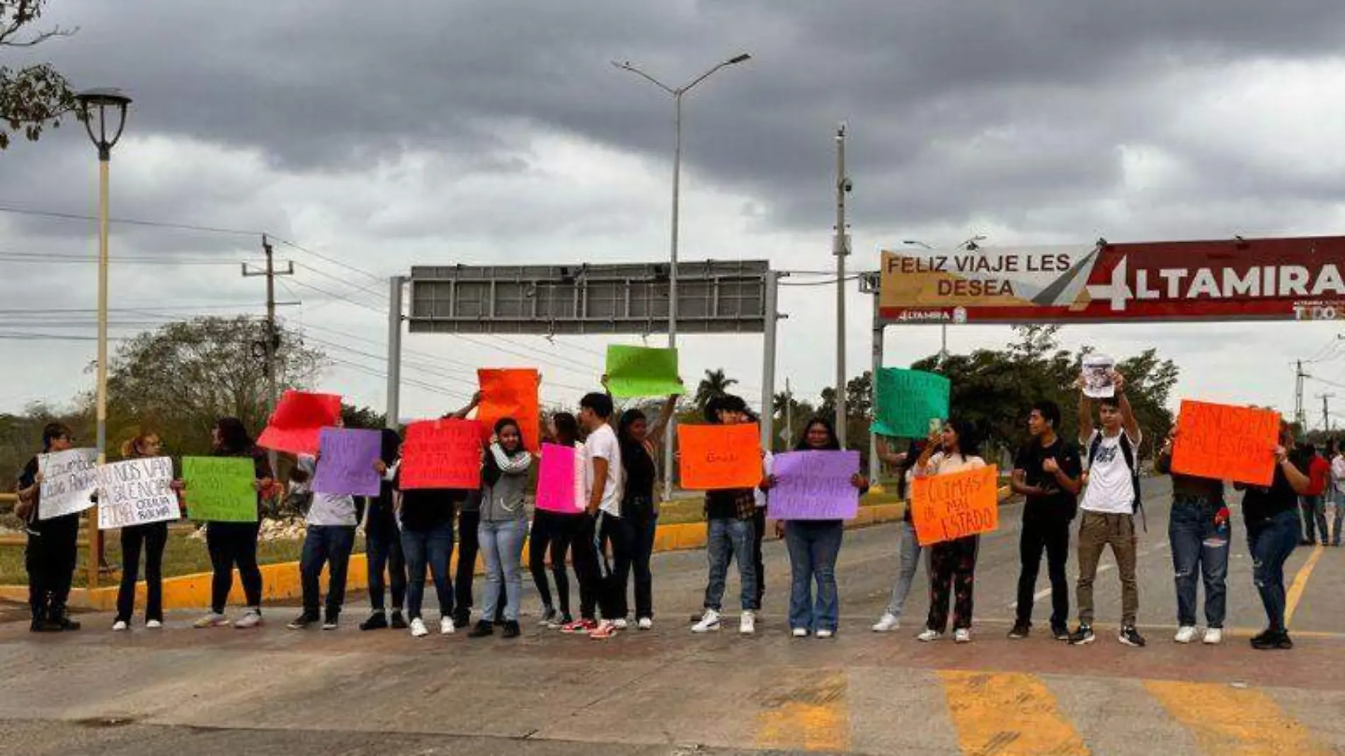 Estudiantes del ITA bloquean carretera Tampico-Mante